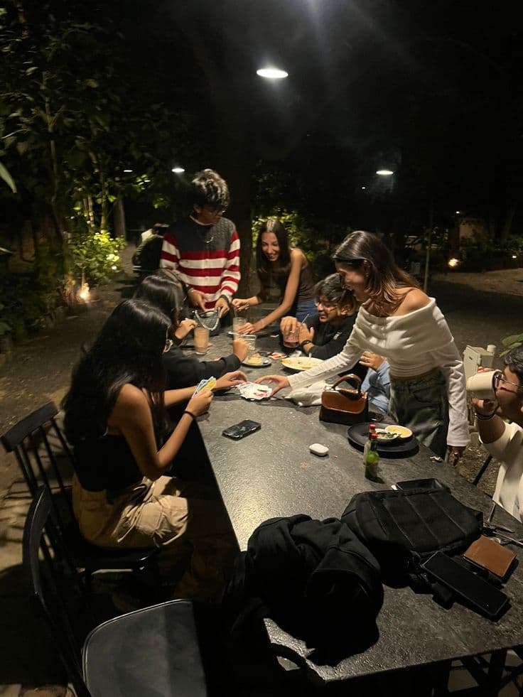 Top 7 Late-Night Chai Dhabas in Karachi for Group Hangouts and Deep Conversations